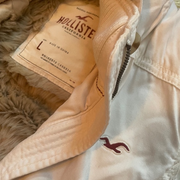 VINTAGE Hollister Fur Lined Cream and White Jacket - Picture 1 of 3